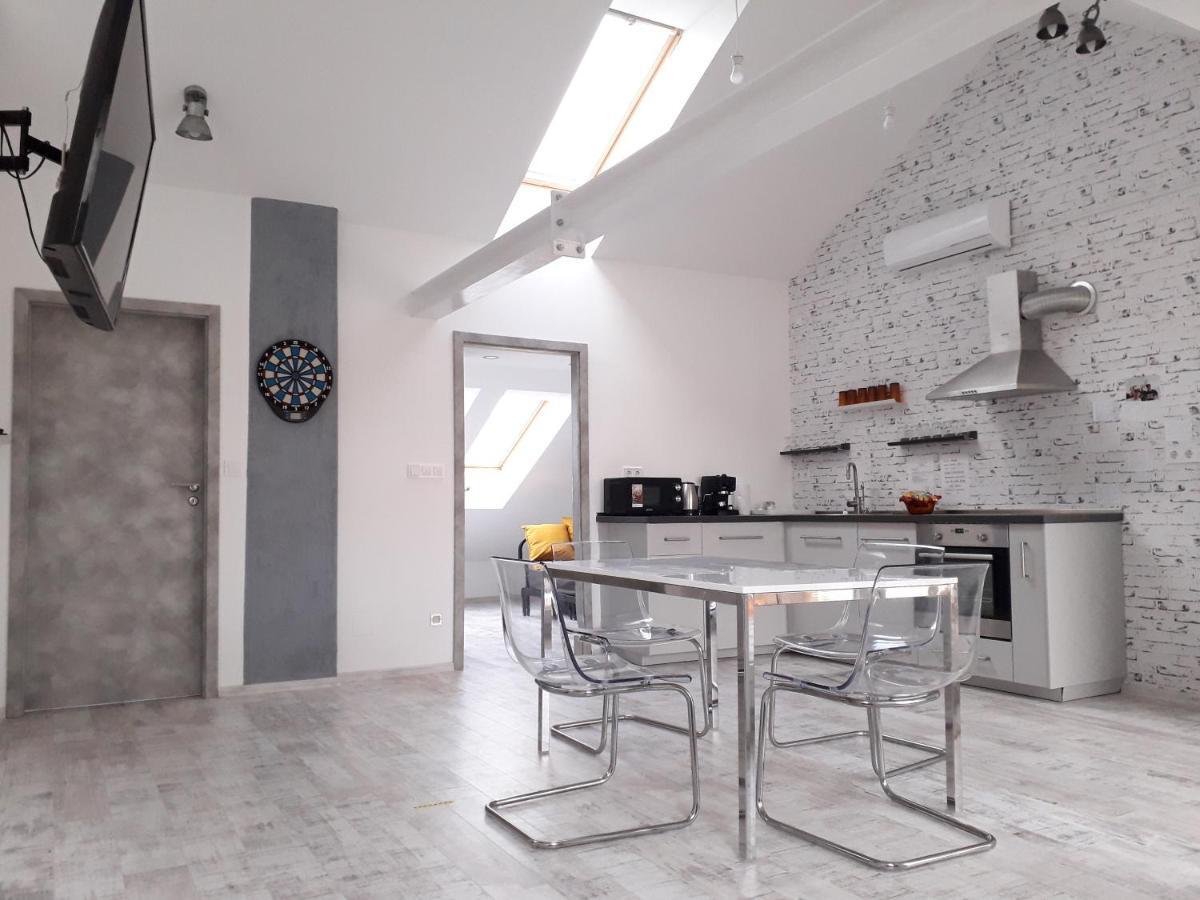 8X8 Tetoter Apartman Segedín Exteriér fotografie